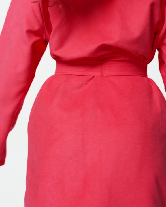 Women’s compact microfibre pool bathrobe with hood pink grenade - Video 2