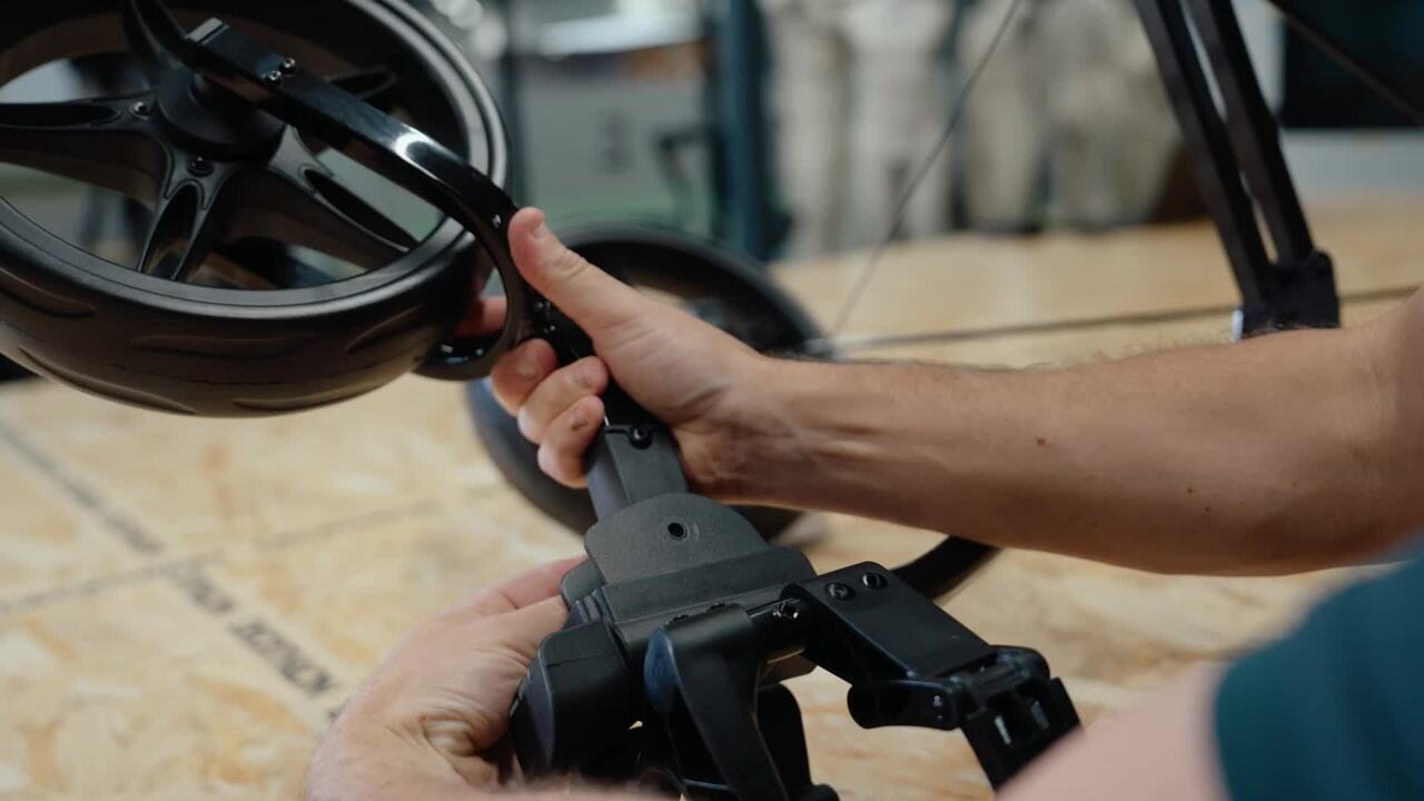 Front wheel for the 3-wheel Inesis golf trolley, black - Video 2