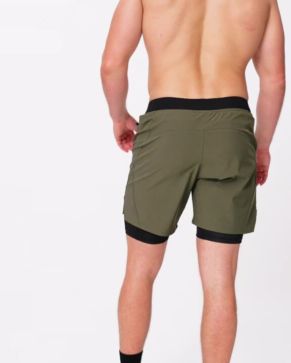 Men's 2-in-1 Breathable Fitness Shorts with Zip Pocket - Video 2