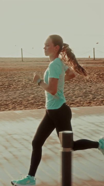 Women's Running T-shirt Kiprun Run 500 Comfort - Blue - Video 2