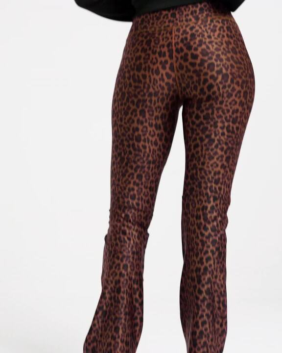 Women's Regular-Fit Leggings - Brown - Video 2