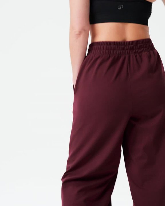 Women's stretchy loose-fit cotton jogging bottoms, burgundy - Video 2