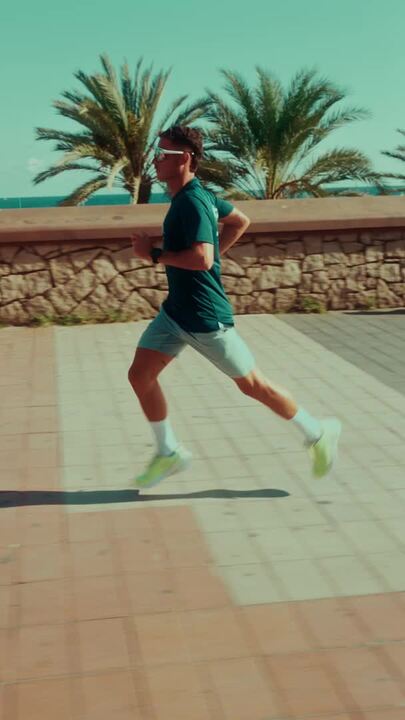 Men's Running Shorts Kiprun Run 500 Dry - Rainy Blue - Video 2
