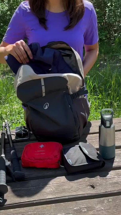 20 L backpack, Arpenaz 100 - Beige - Video 2