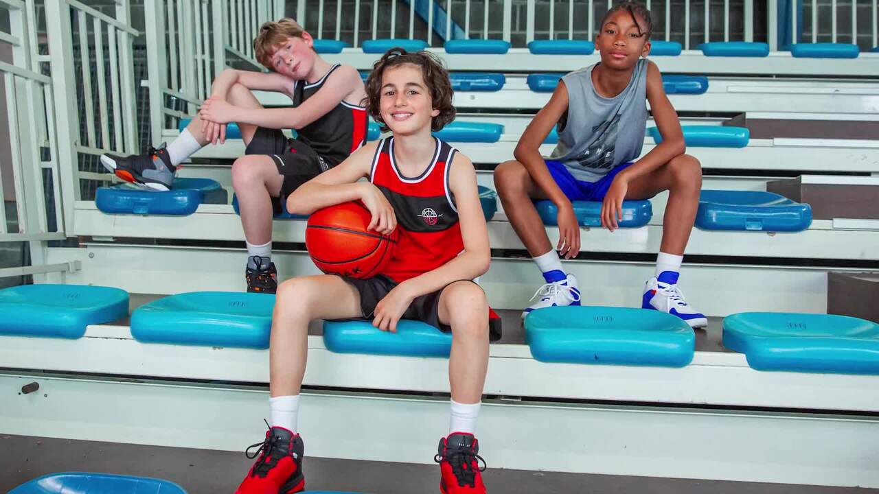 Kids' Basketball Shoes Fast 900 Low-1 NBA Spurs - Black/White - Video 2