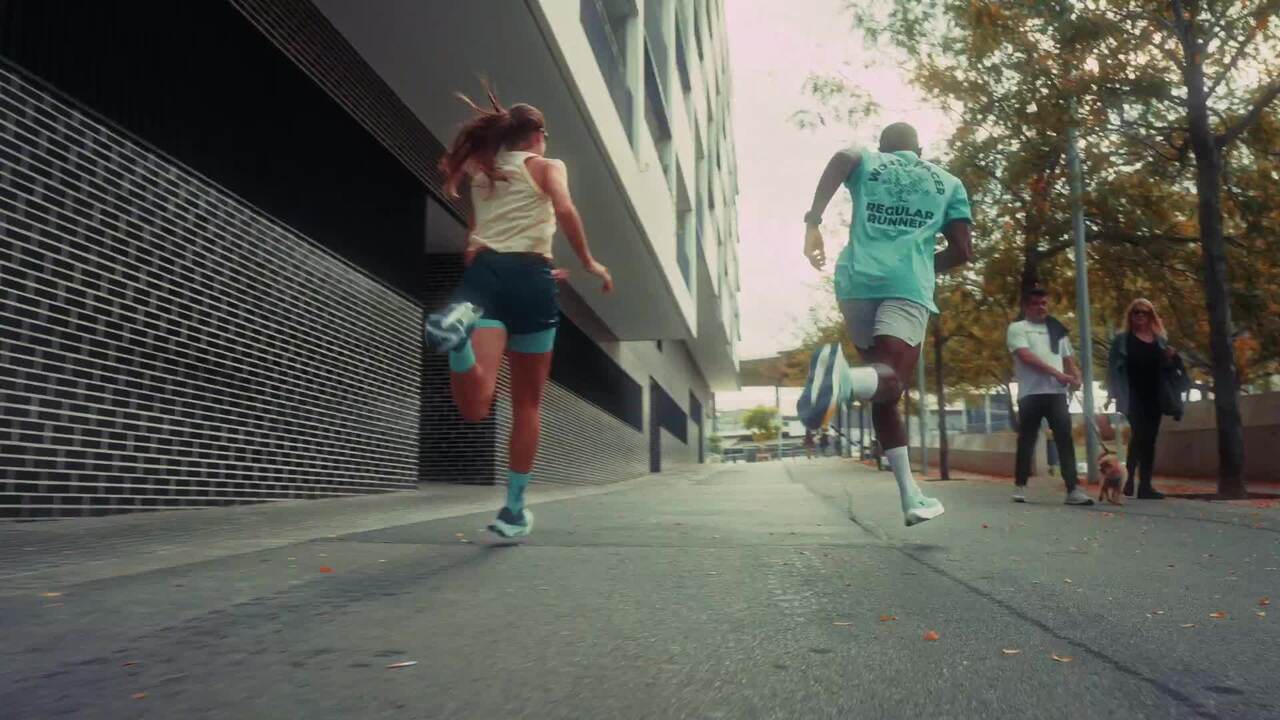 Women's road running shoes, Kiprun Kipride blue and yellow - Video 2