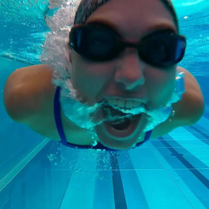 Swimming goggles, Spirit blue tinted blue white - new antifog treatment - Video 2