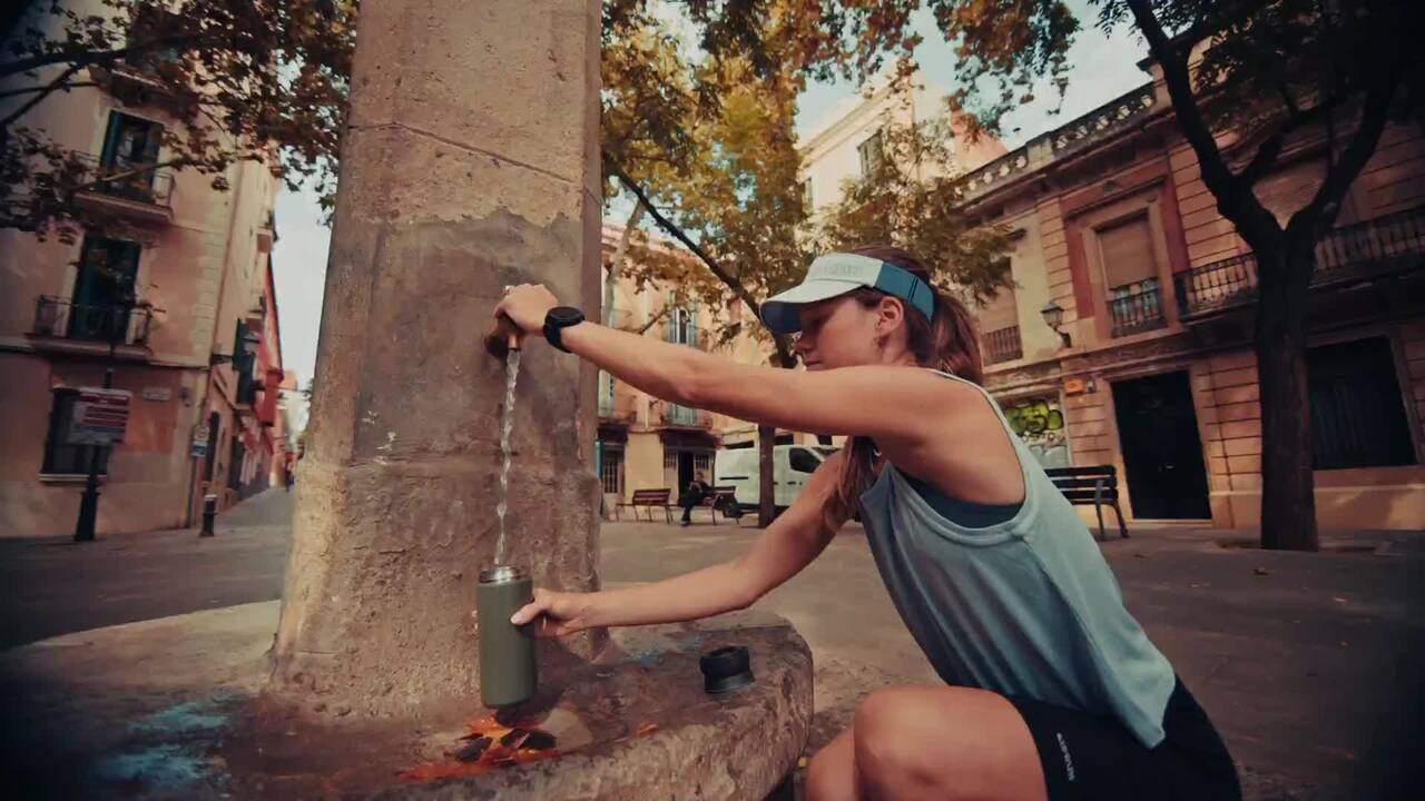 Men's Running T-shirt Kiprun Run 900 Light Blue - Video 2