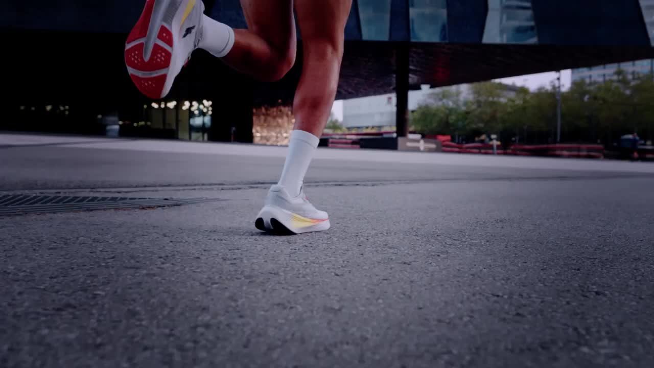 Men Road Running Max Cushion Breathable Shoes, Kiprun Kipride Max - Pearl Grey - Video 2