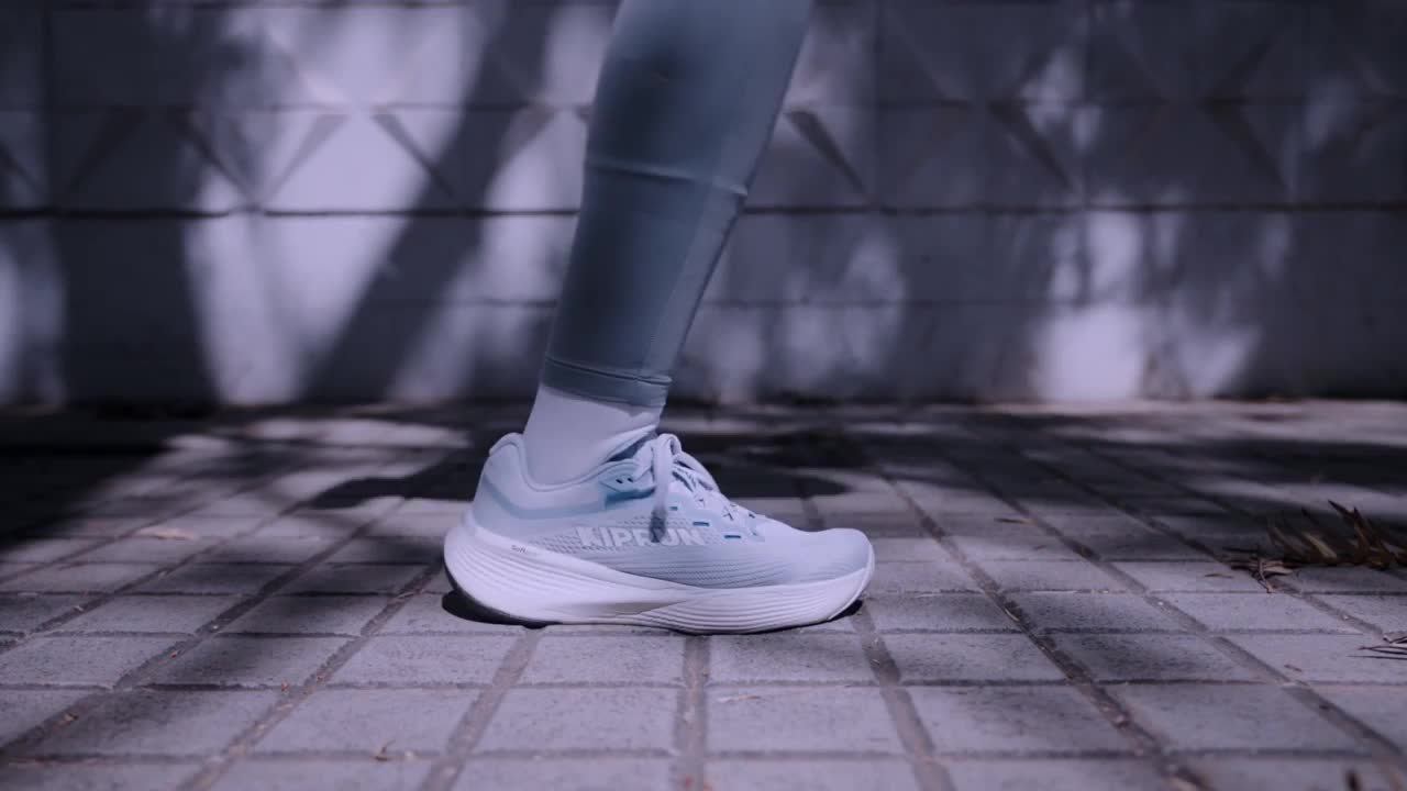Women Road Running Max Cushion Shoes, Kiprun Kipride Max - Powder Blue - Video 2