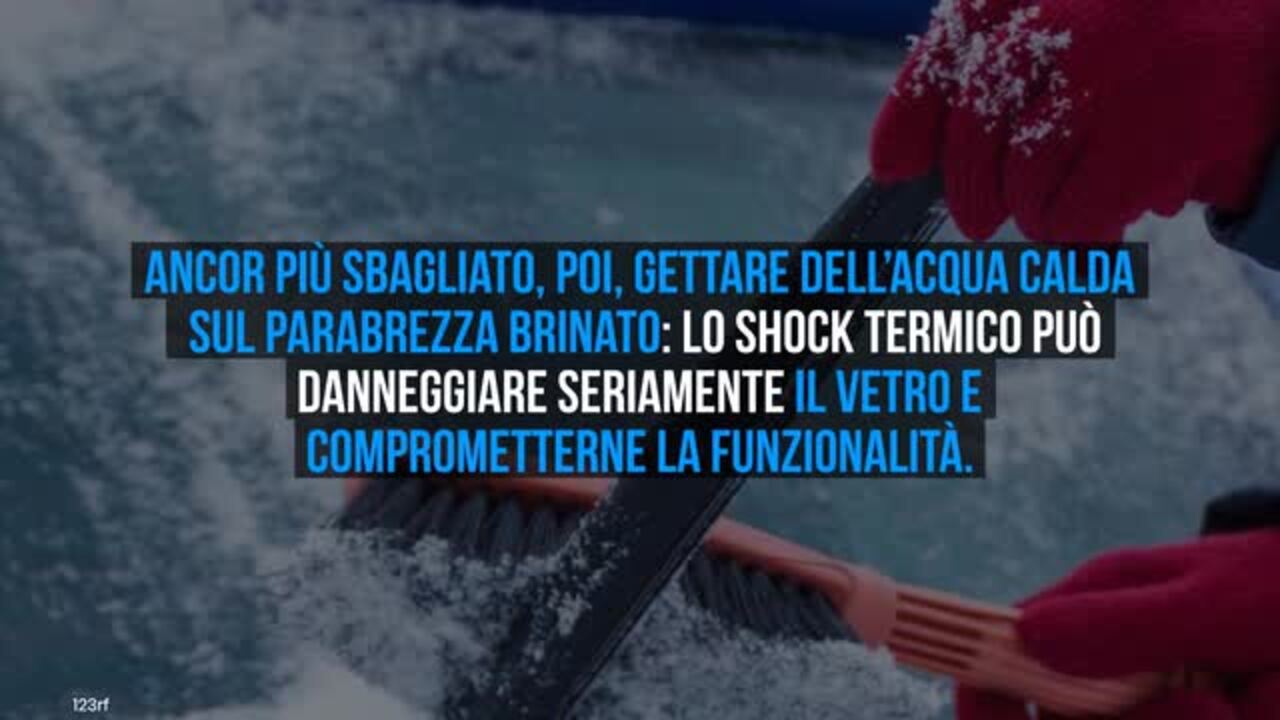 Come sbrinare il parabrezza, trucchi fai-da-te contro il ghiaccio