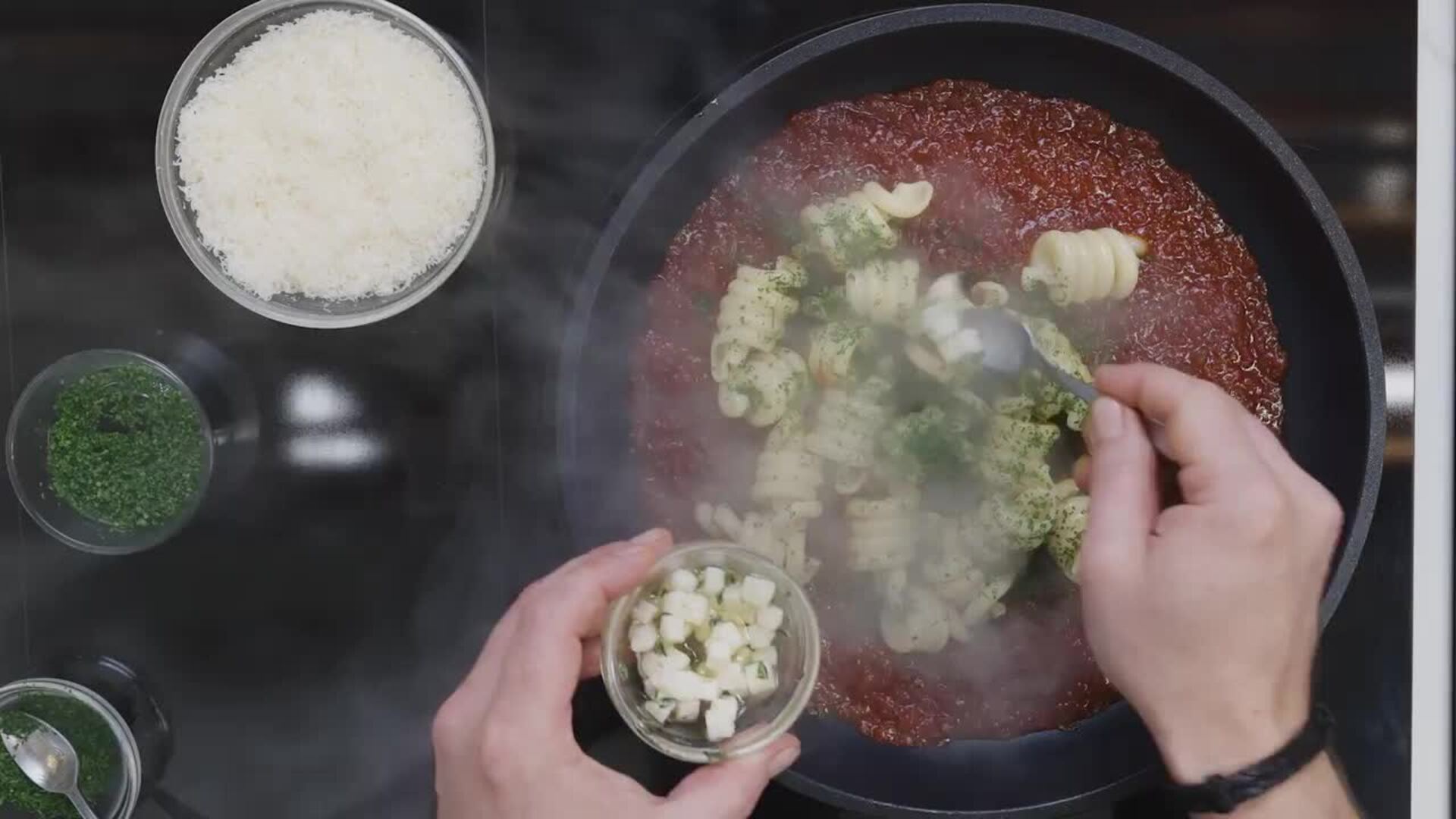 Pasta 'trottole' con tomate y requesón