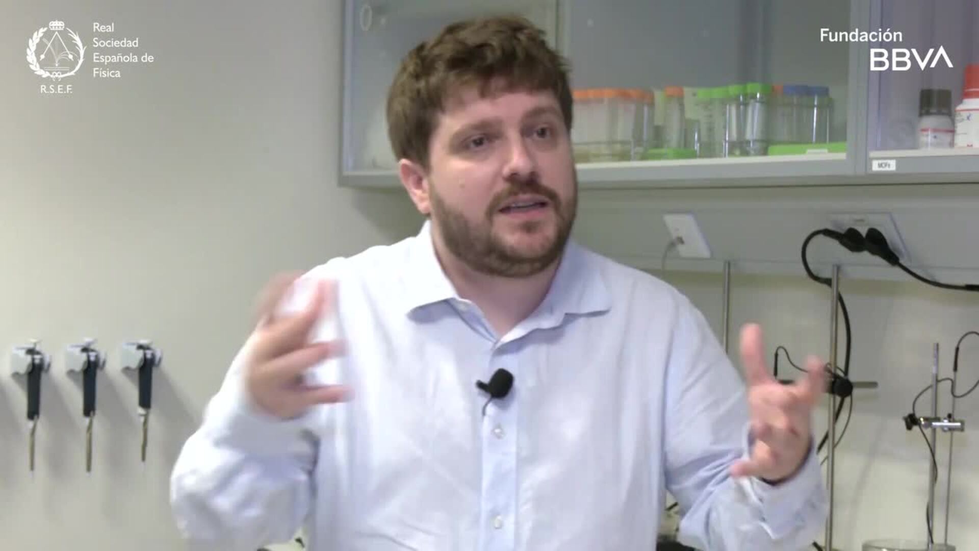 Miguel Anaya, físico: «¿Te imaginas un jersey que cargara tu móvil mientras paseas? Los nuevos materiales parecen ciencia ficción»