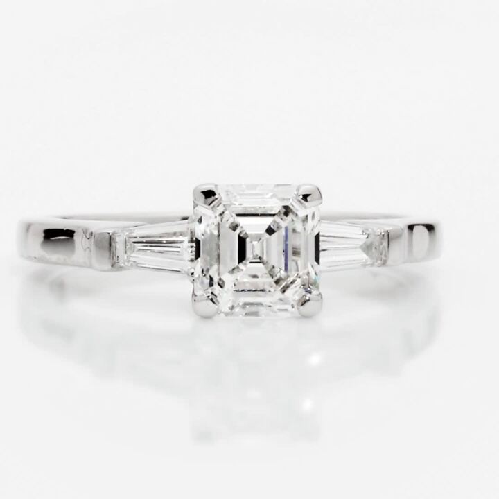 Promise正方形祖母綠形切割鑽石訂婚戒指