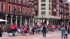 La afición del Atlético tiñe Valladolid de rojiblanco