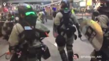 En vídeo: Carga de la Policía de Hong Kong bajo gases lacrimógenos y cócteles molotov