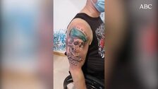 Historia de un tatuaje: «Sobreviví a un impacto de bala y estoy luchando por la vida»