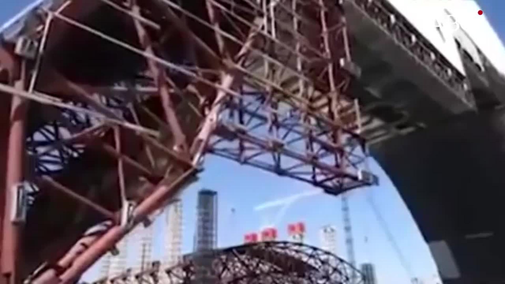 Construcción del nuevo sarcófago encargado de cubrir el reactor número 4 de Chernóbil