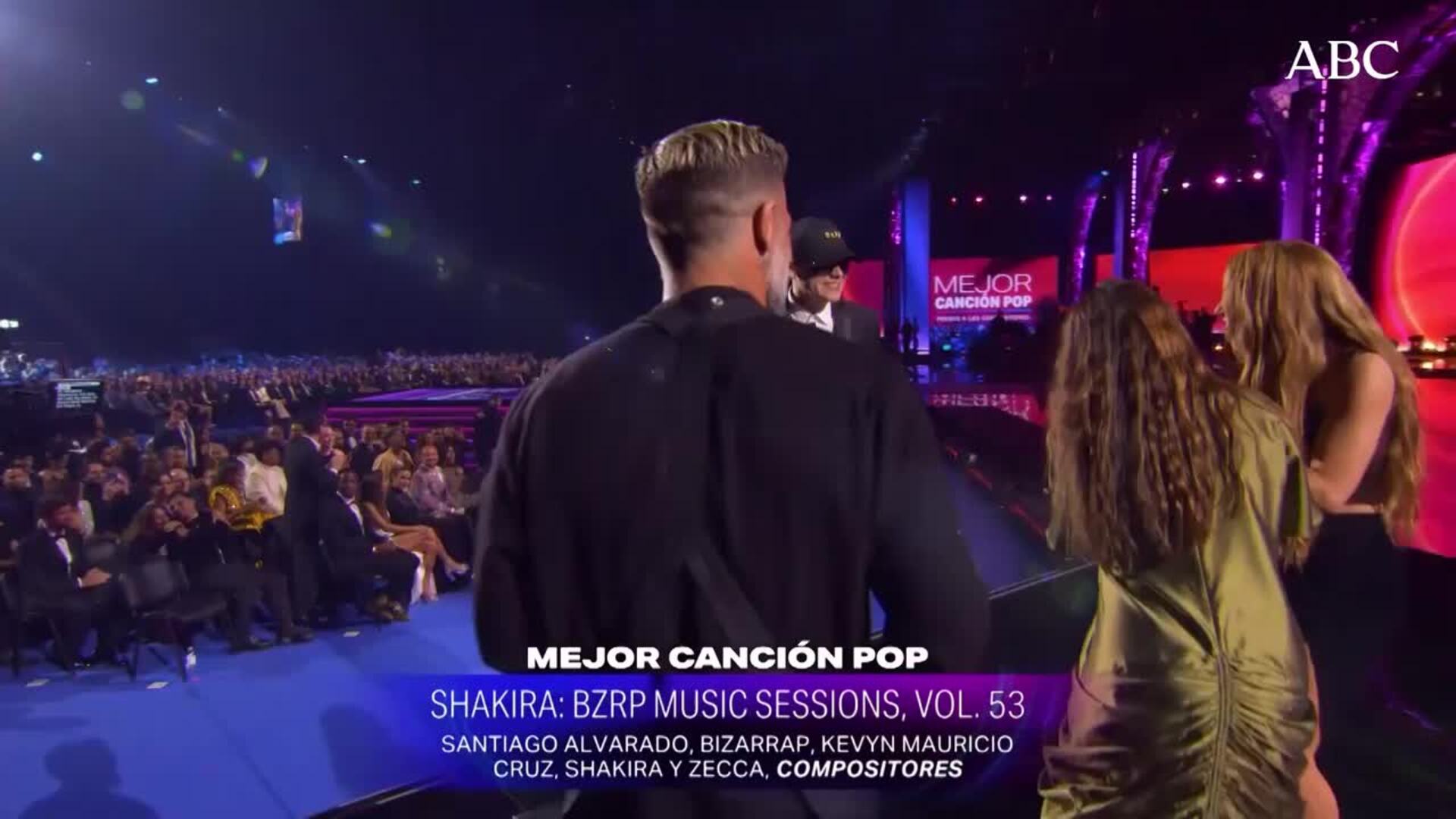 Shakira, con sus tres Grammy Latinos de la noche