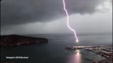 Vídeo: Así ha sido el espectacular rayo que ha caído en Mazarrón (Murcia)