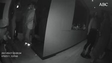 Policías acusados de allanar un piso en la pandemia denuncian que era una fiesta con prostitutas de lujo