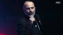 Bosé llama a la revolución: «Esta dictadura tiene que acabar. No somos tan ricos, pero somos más»