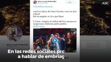 César Vicente apenas puede seguir el guion en una entrega de premios