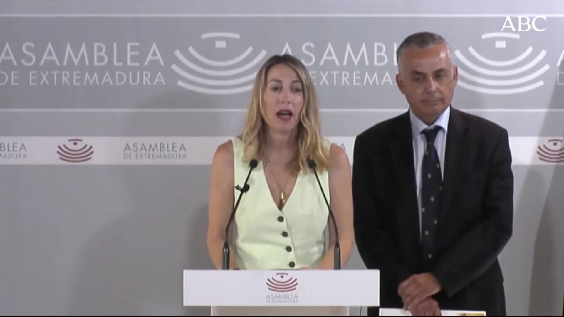 Vídeo: María Guardiola, al borde de la lágrima