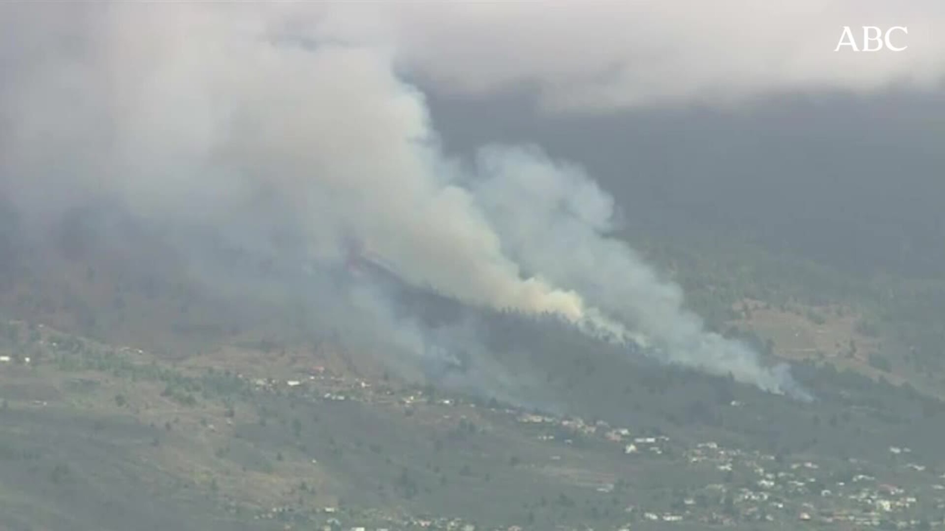 En vídeo: Los primeros momentos de erupción del  volcán de Cumbre Vieja en La Palma