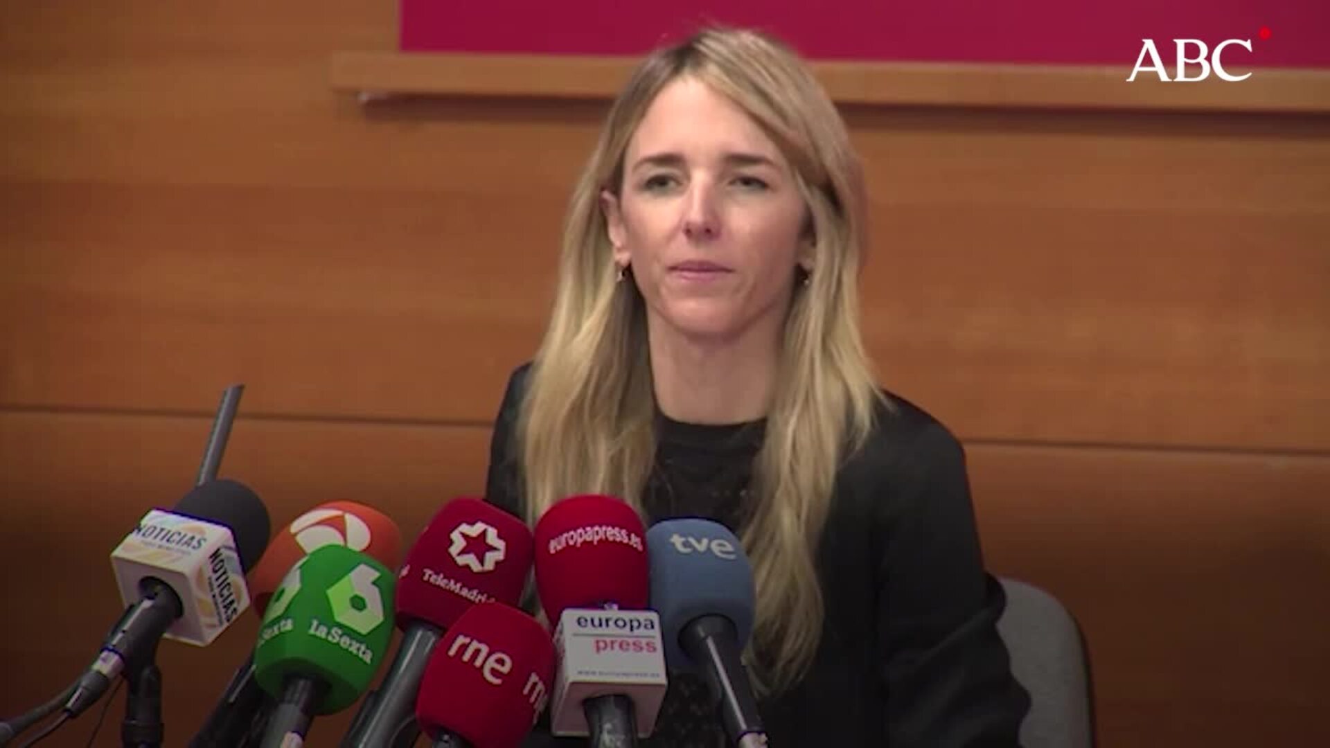 Un edil ligado al PSOE publica en Facebook un mensaje ofensivo sobre Cayetana Álvarez de Toledo
