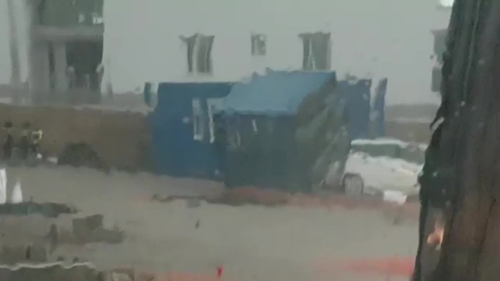 Tres heridos en Ibiza después de que una manga de agua arrasase una caseta de obra