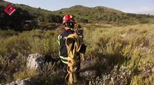 Bomberos luchan contra las llamas tras declararse cinco incendios forestales en menos de 24 horas