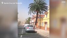 El fuego asedia el norte de Tenerife e impone evacuaciones en zona urbana