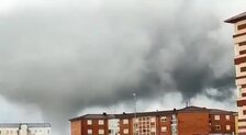 Vídeo: el impactante tornado que sorprendió y asustó a los vecinos de Astorga