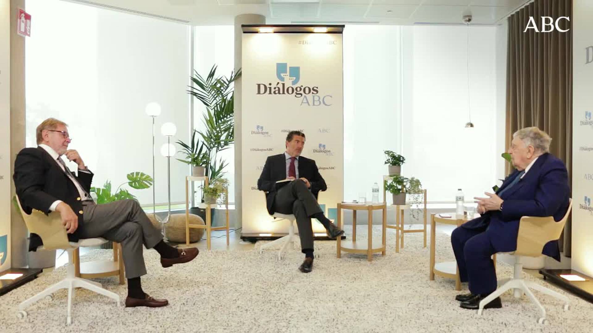 Diálogos ABC: Anson y Cebrián, mano a mano charlando sobre el papel de la corona en la transición