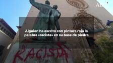 Vandalizan la estatua de fray Junípero Serra en Palma escribiendo con pintura roja la palabra «racista»