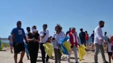 La Reina Sofía participa en una recogida de residuos en la playa de Alicante