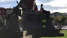 El monumento a Colón de Valladolid amanece con pintadas contra la Fiesta Nacional