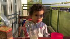«No me da la vida»: el simpático vídeo de una niña de tres años contra los deberes
