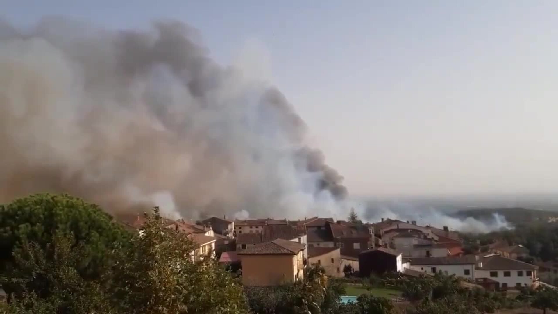 La Junta evacua algunas viviendas de El Raso (Ávila) y solicita la presencia de la UME