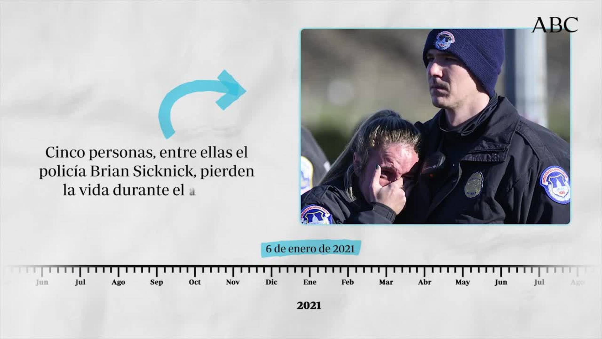 Jacob Chansley, conocido como el Chamán de QAnnon, durante el asalto al Capitolio el 6 de enero de 2021