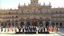 Abucheos a Sánchez y aplausos al Rey a su llegada a la Plaza Mayor de Salamanca