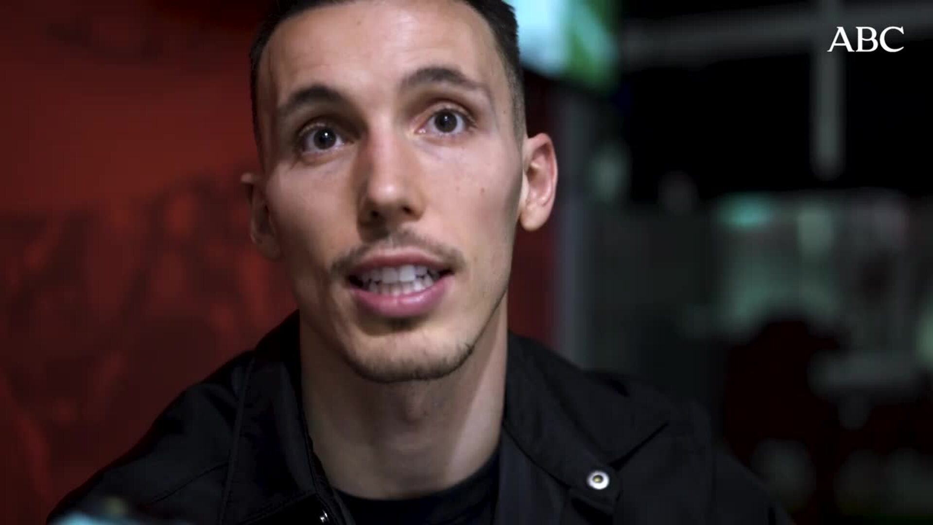 Alejandro Grimaldo posa para ABC durante la entrevista