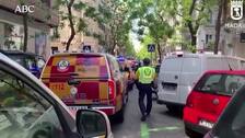 Un atraco con disparos y rehenes en una joyería deja al dueño herido grave y a un policía leve