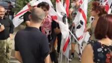 Protestas de independentistas sardos frente a la corte de Sassari por la detención de Puigdemont
