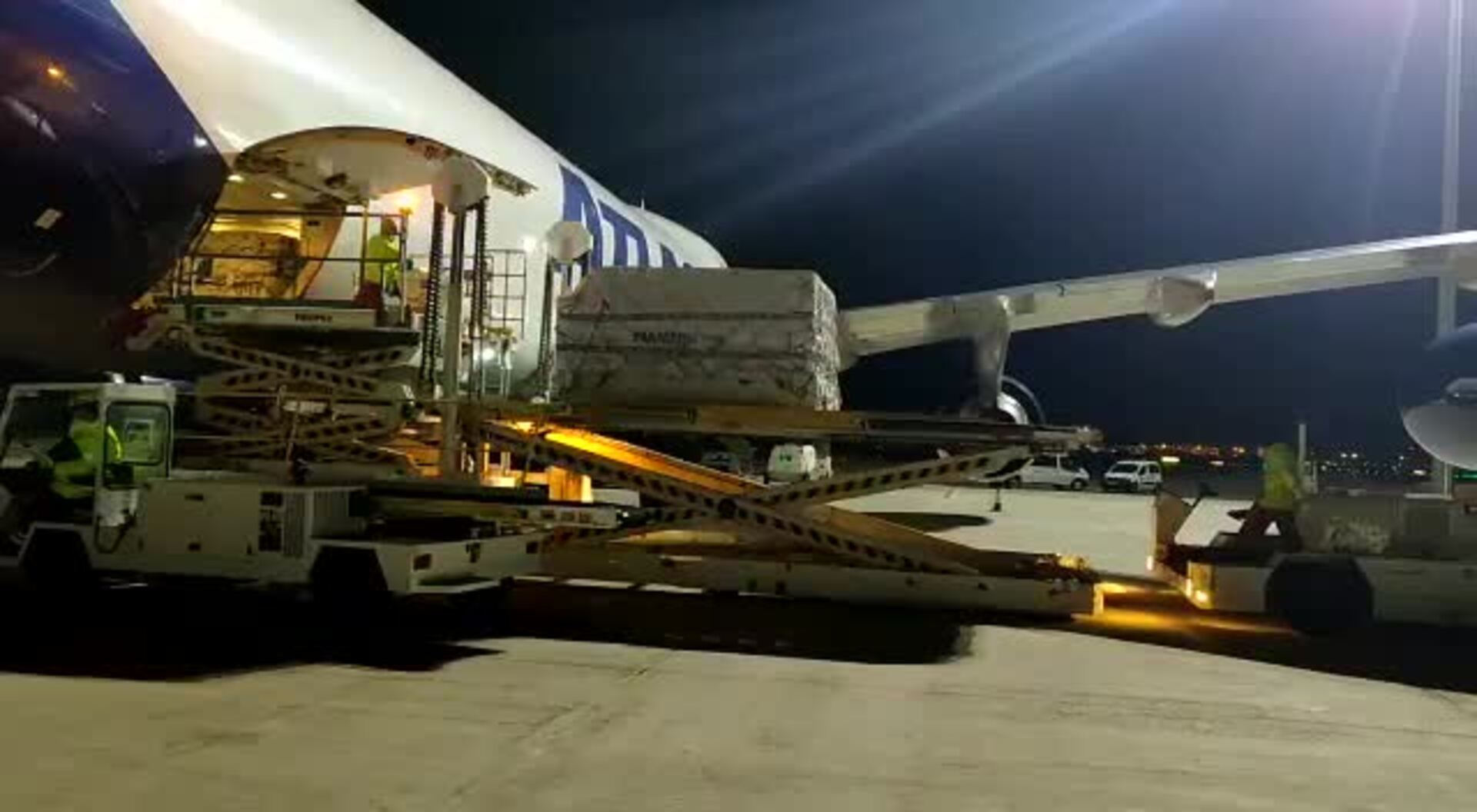 Castilla y León recibe más material de protección frente al coronavirus en cuatro vuelos procedentes de China