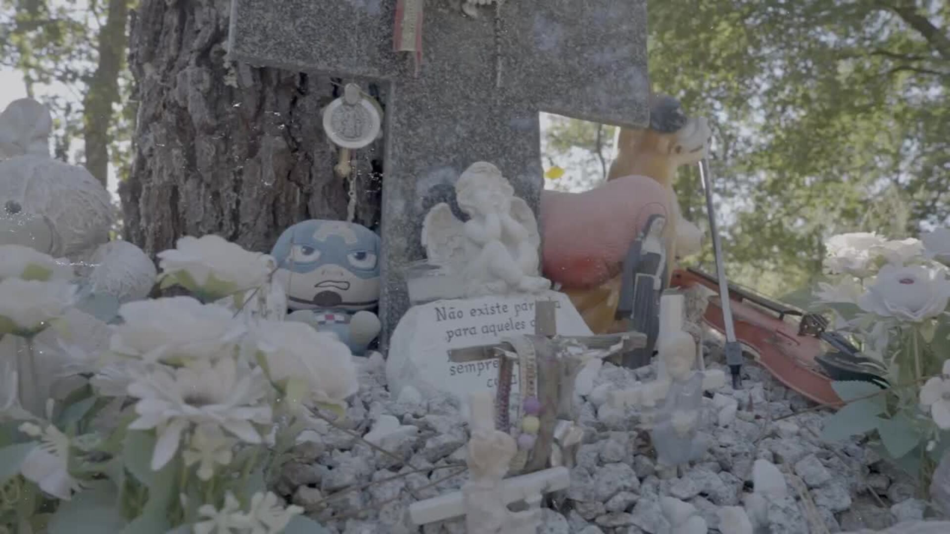 Nadie lleva flores a la tumba de Asunta, la niña enterrada con su madre... y asesina