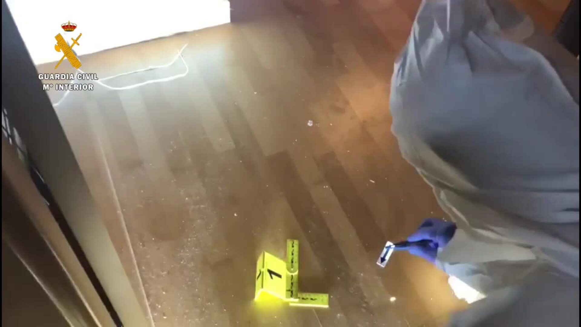 Inspección ocular del piso del crimen de Lardero