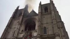 Un incendio deteriora la catedral de Nantes, otros de los grandes monumentos en Francia