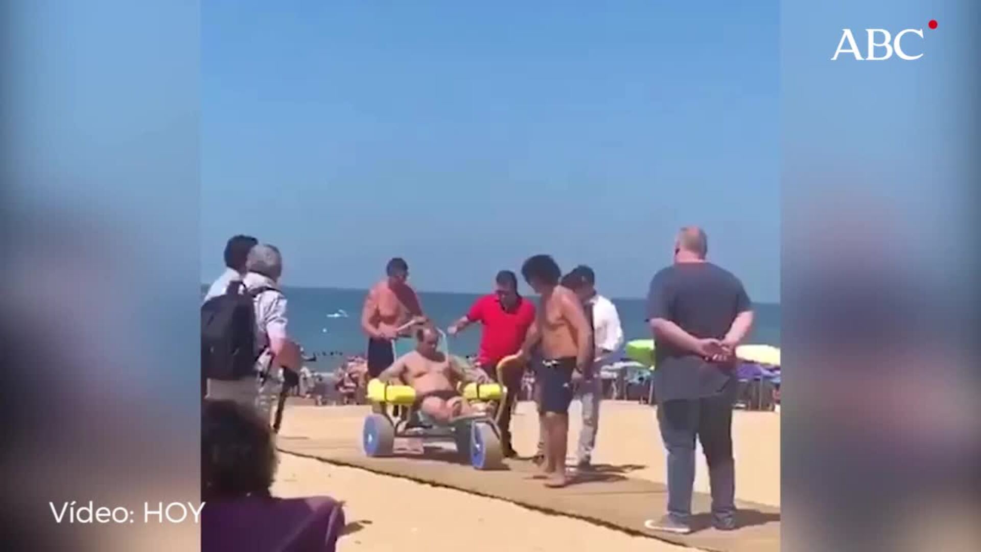 El joven que se levantó de la silla adaptada junto a Gallardo padece discapacidad intelectual